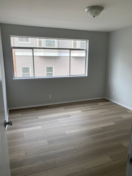 More Photos Of 5A Leo St, San Francisco Storefront Retail Residential For Lease