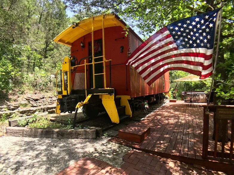 Primary Photo Of County Road 222, Eureka Springs Hotel For Sale