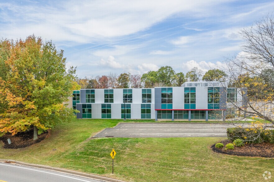 More Photos Of 173 Industry Dr, Pittsburgh Showroom For Lease