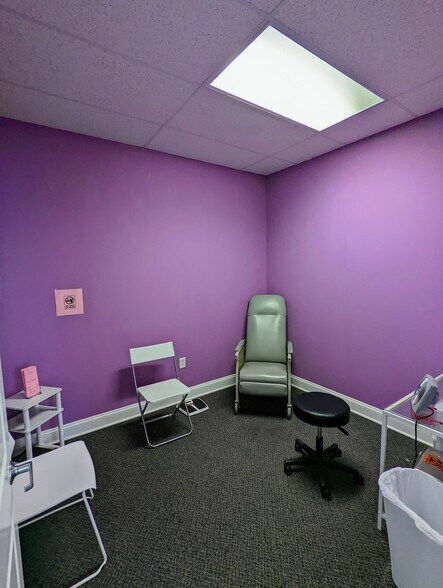 More Photos Of 16021 Kairos Rd, Colonial Heights Medical For Lease