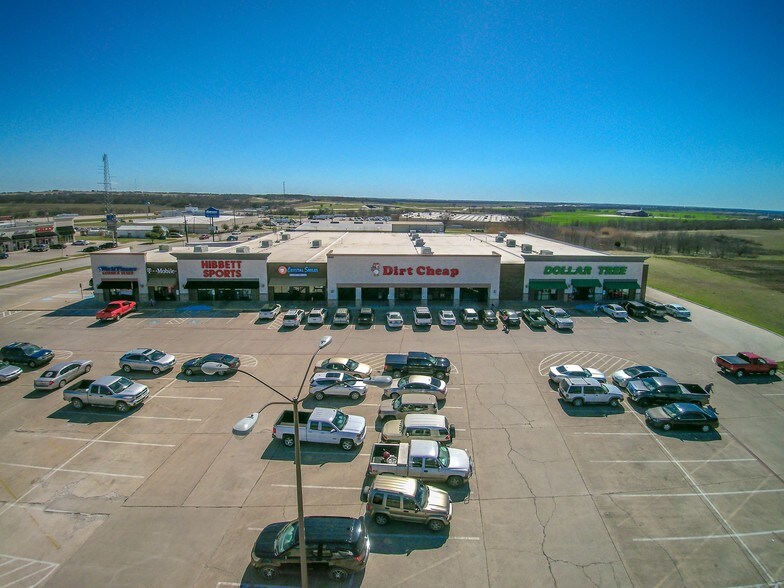 More Photos Of 1320 Corsicana Hwy, Hillsboro General Retail For Lease