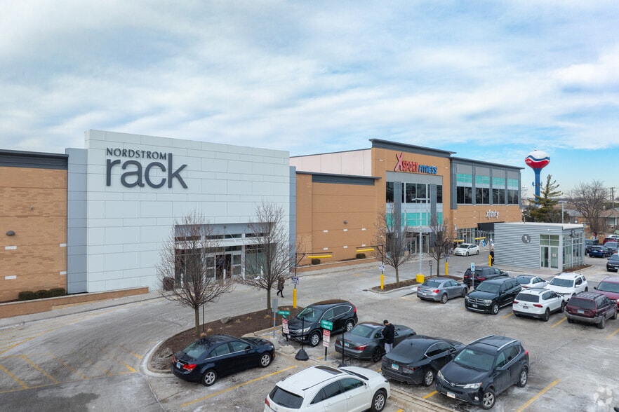 More Photos Of 4104 N Harlem Ave, Norridge Unknown For Lease