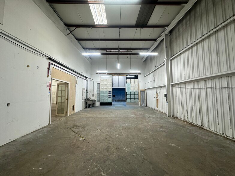 More Photos Of 2501 Jennings St, San Francisco Manufacturing For Lease