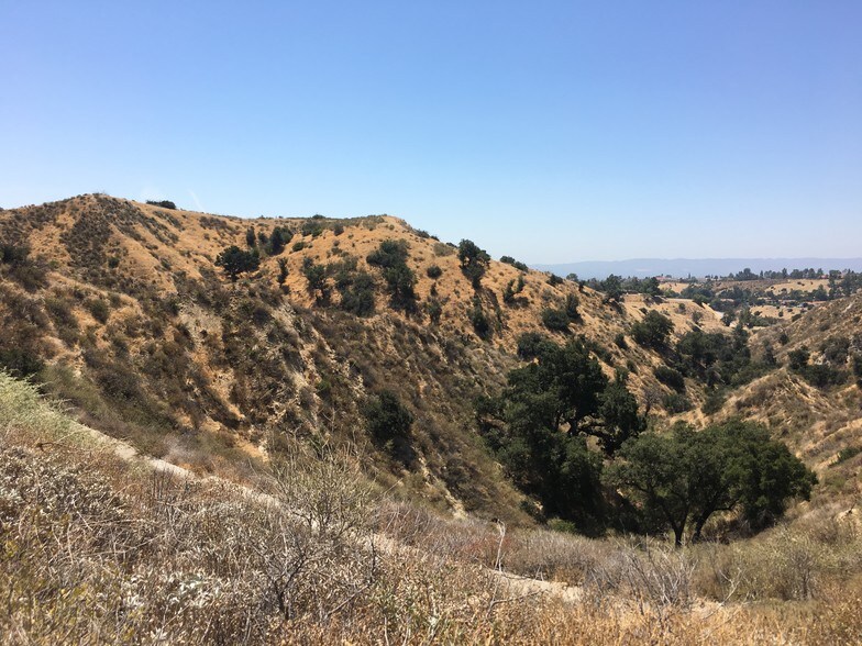 More Photos Of 18100 Sesnon Blvd, Granada Hills Land For Lease