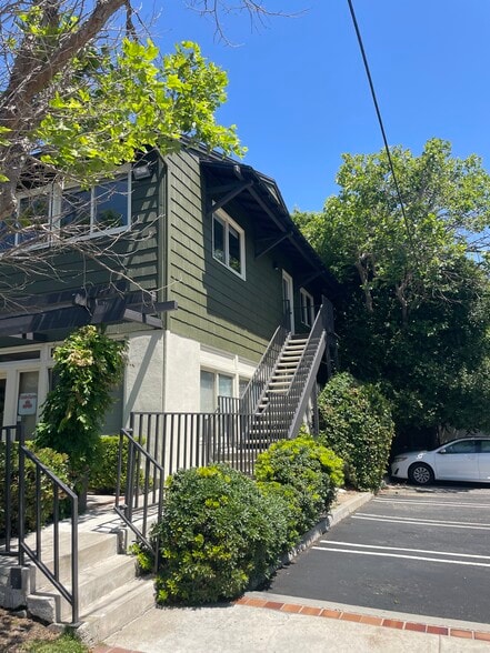 More Photos Of 2482 Newport Blvd, Costa Mesa Loft Creative Space For Lease