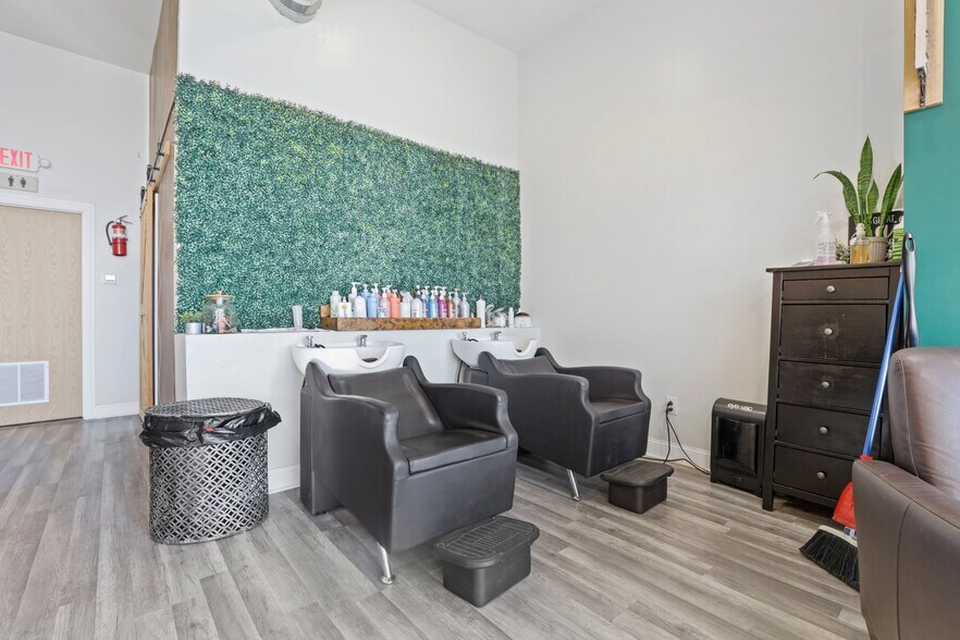 More Photos Of 14 W Depot St, Pataskala Showroom For Sale