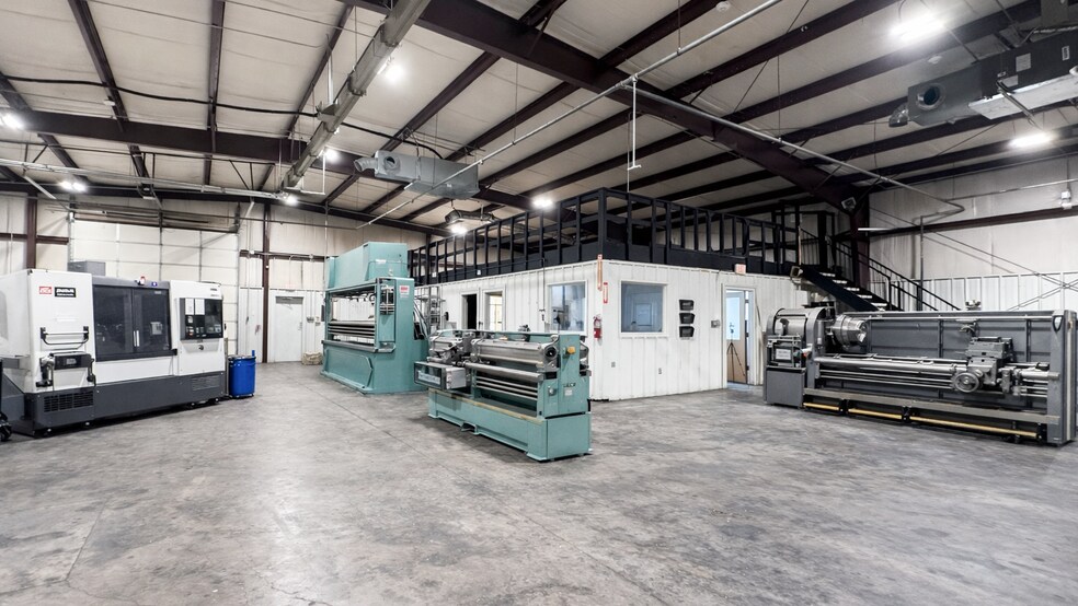 More Photos Of 13408 Redfish Ln, Stafford Warehouse For Lease