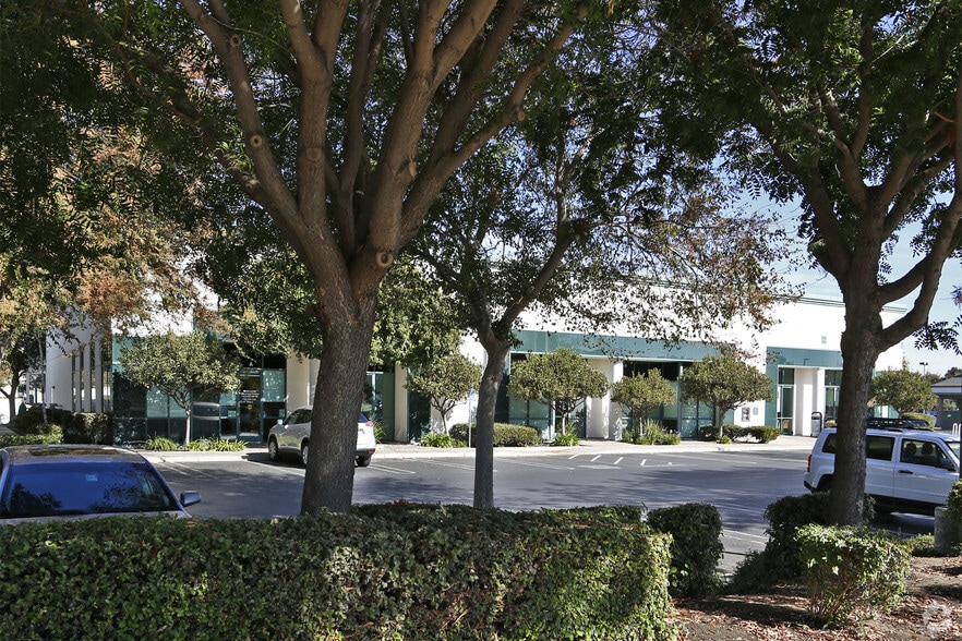 More Photos Of 131 Sand Creek Rd, Brentwood Research And Development For Lease