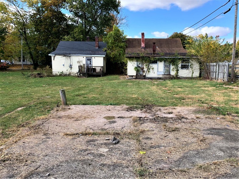 More Photos Of 917 Western Ave, Connersville Bar For Sale