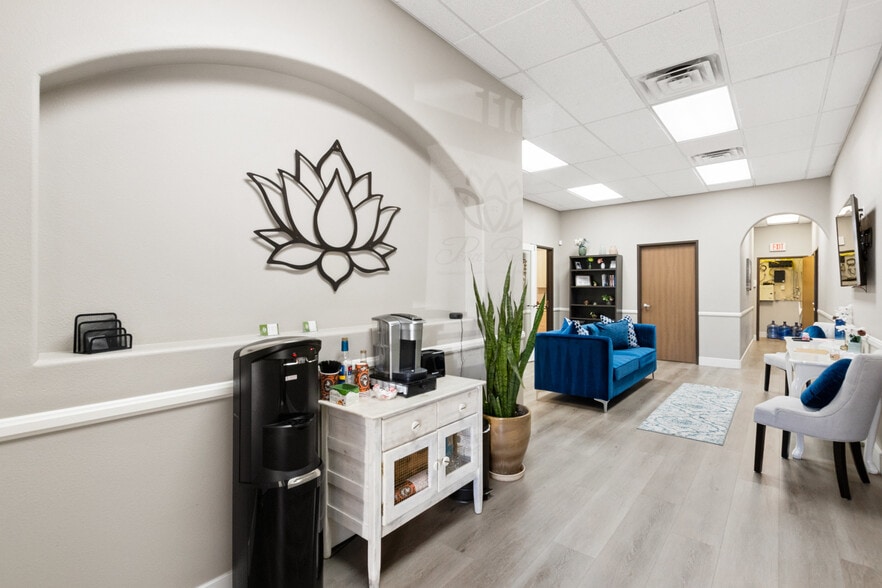 Primary Photo Of 7656 W Sahara Ave, Las Vegas Medical For Lease