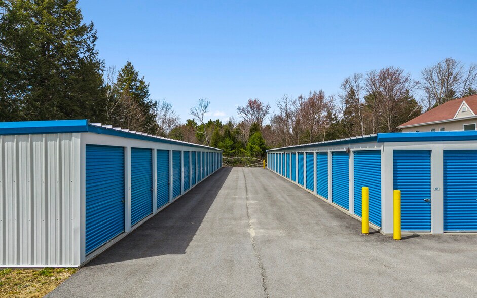 More Photos Of 15 Sears Dr, Rindge Self Storage For Sale
