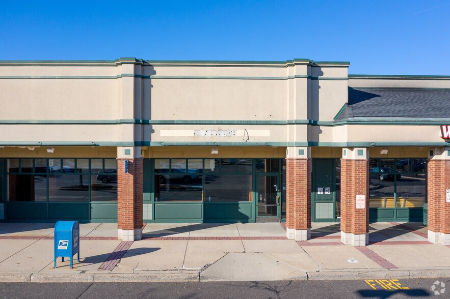 More Photos Of 901-1001 S Main St, Cheshire Unknown For Lease