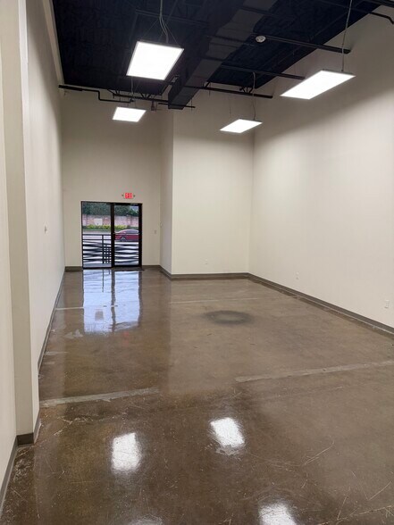 More Photos Of 1700 Wirt Rd, Houston Warehouse For Lease