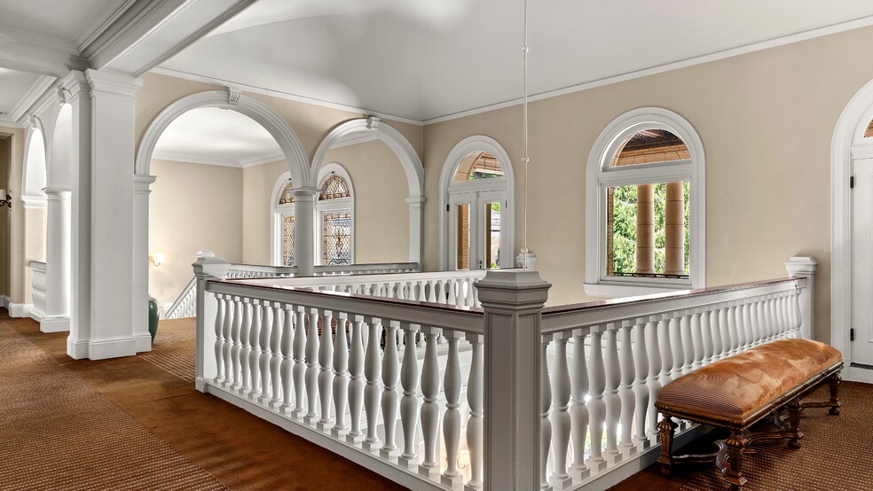 More Photos Of 11 Hawthorne Rd, Lenox Hotel For Sale