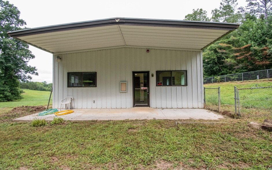 More Photos Of 125 Gold Branch Rd, Murphy Freestanding For Sale