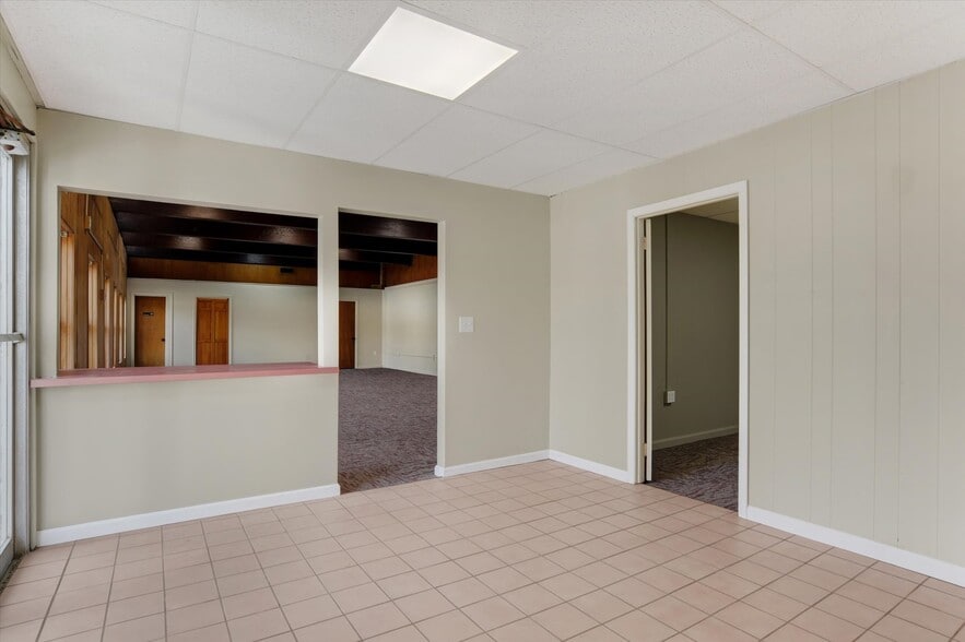 More Photos Of 100 Old York Rd, New Cumberland Storefront Retail Office For Lease