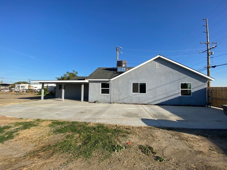 More Photos Of 1679 S O St, Tulare Light Manufacturing For Lease