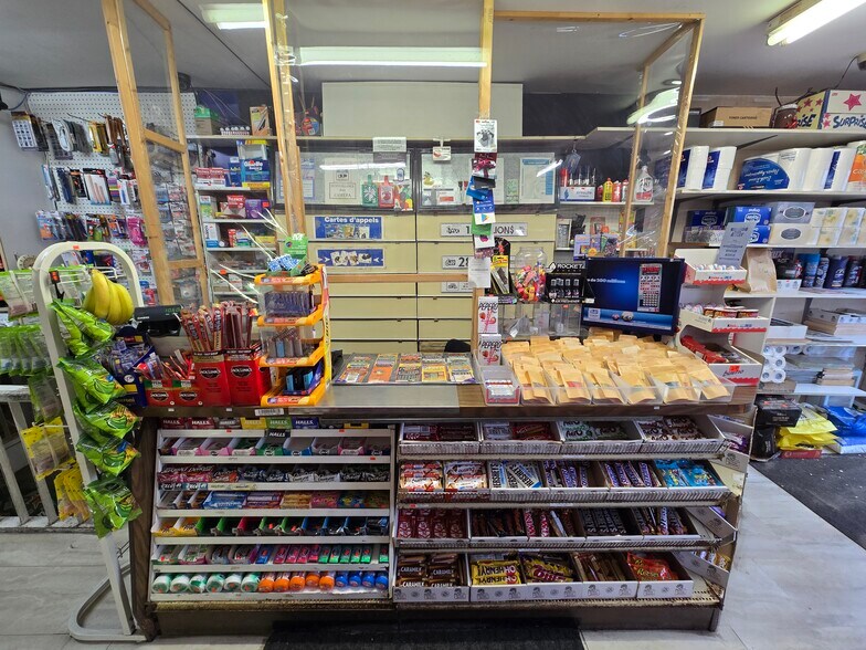 More Photos Of 376-394 Rue Bernard, Terrebonne Office For Sale