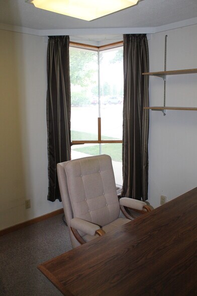 More Photos Of 129 E Locust St, Dekalb Office For Sale