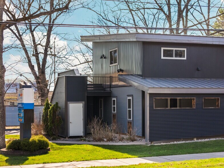 More Photos Of 1323 Cass St, Traverse City Flex For Sale