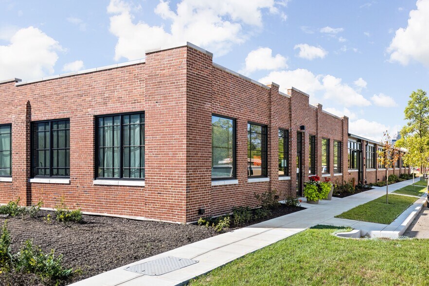 More Photos Of 1351 E Roosevelt Ave, Indianapolis Loft Creative Space For Lease