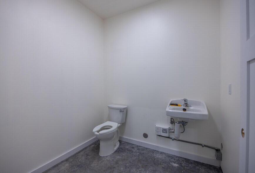 More Photos Of 9405 Futurity Dr, Missoula Warehouse For Lease