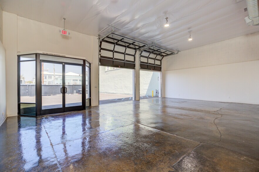 More Photos Of 2616 W Jefferson Blvd, Los Angeles Showroom For Sale