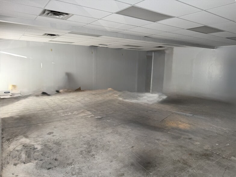 More Photos Of 1431-1439 NW Silver Lake Rd, Saint Paul Unknown For Lease