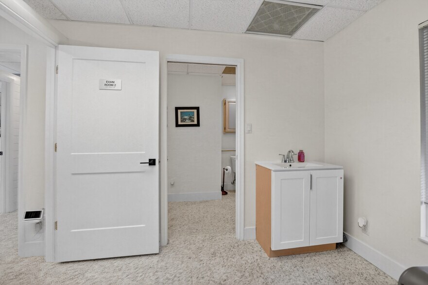 More Photos Of 665 SE 10th St, Deerfield Beach Medical For Sale