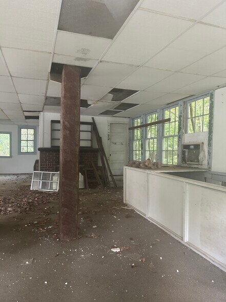 More Photos Of 8221 US-41, Bloomingdale General Retail For Sale