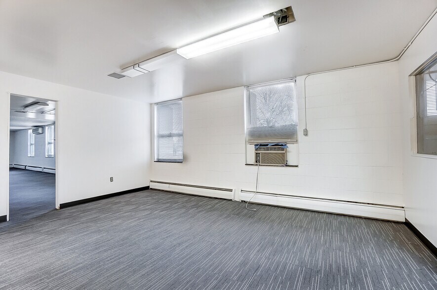 More Photos Of 1106 E High St, Springfield Schools For Sale