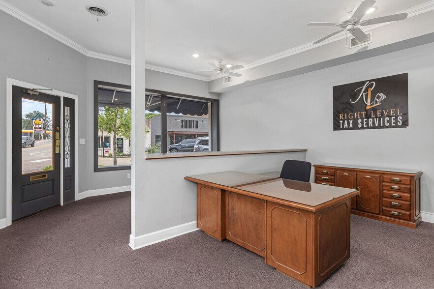 More Photos Of 218 Main St, Nettleton Office For Sale