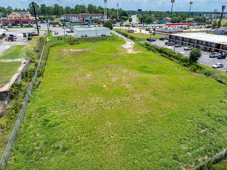 More Photos Of 805 7th St W, Tifton Service Station For Sale