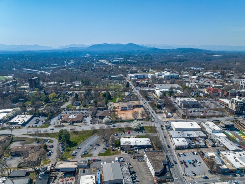 More Photos Of 86 Asheland Ave, Asheville Medical For Lease