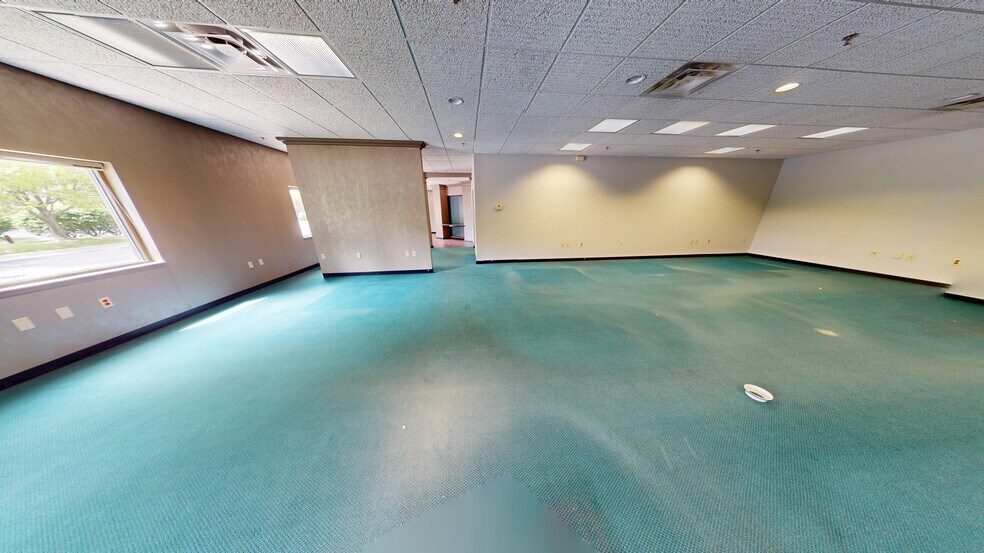 More Photos Of 6025 W Saginaw Hwy, Lansing Freestanding For Sale