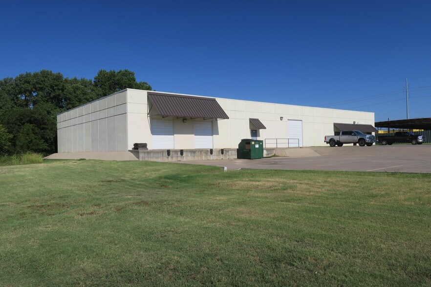 More Photos Of 931 N Ann Arbor Ave, Oklahoma City Warehouse For Lease