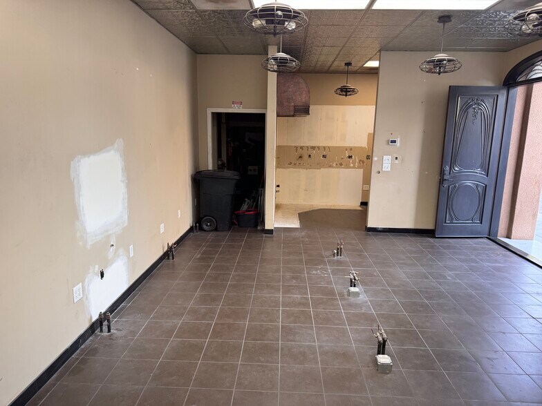 More Photos Of 109 N 5th St, Redlands Storefront For Lease