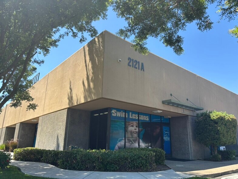 More Photos Of 2121 2nd St, Davis Flex For Lease