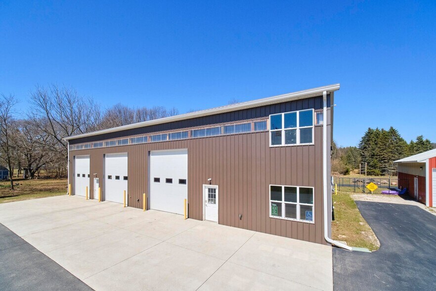 More Photos Of 480 E Parkdale Ave, Manistee Specialty For Sale