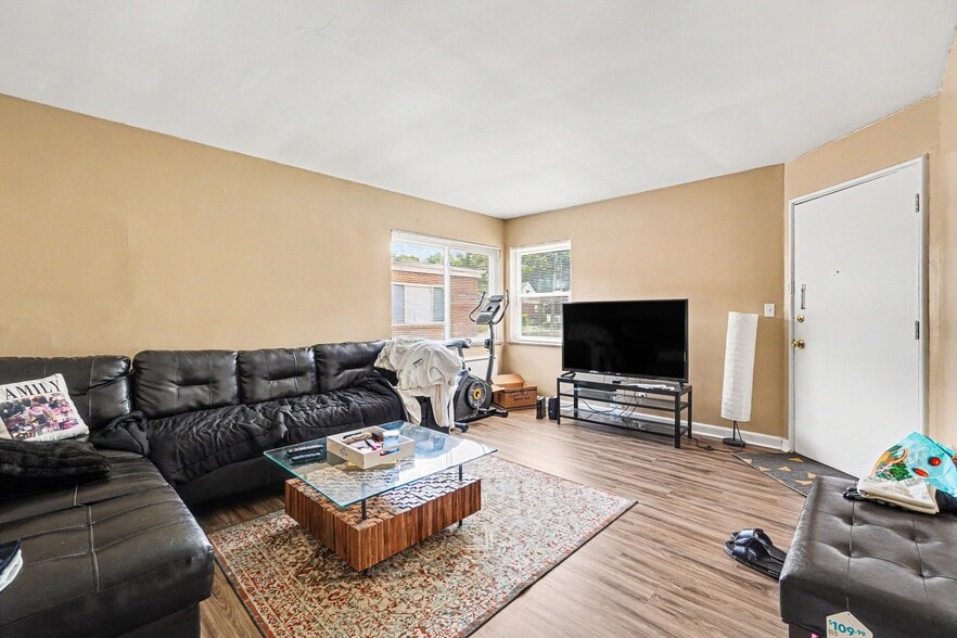 More Photos Of 2370 Losantiville Ave, Cincinnati Multifamily For Sale