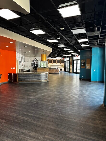 More Photos Of 45 Rincon Dr, Camarillo General Retail For Lease