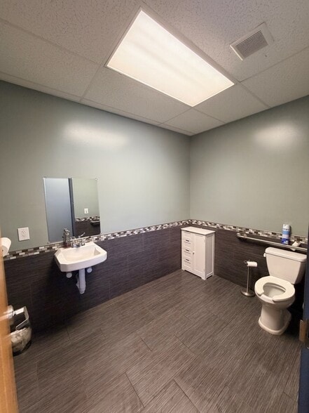 More Photos Of 186 Wincrest Dr, Winchester Warehouse For Sale