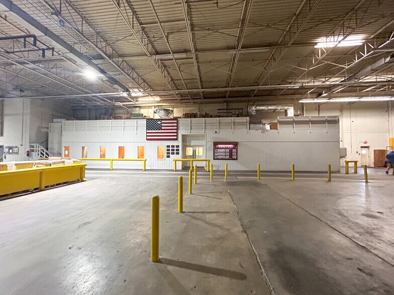 More Photos Of 209 Carpet Dr, Atmore Manufacturing For Sale