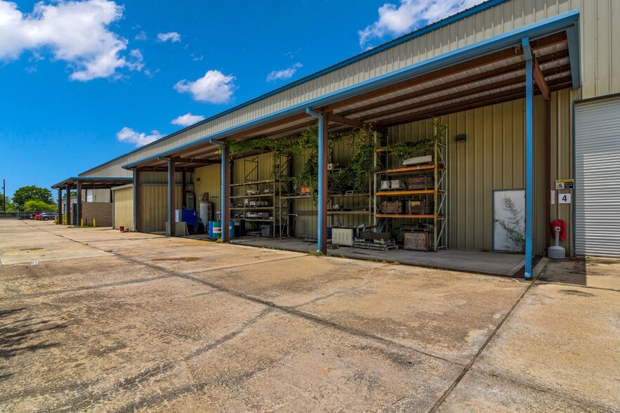 More Photos Of 2413 Roy Rd, Pearland Manufacturing For Sale