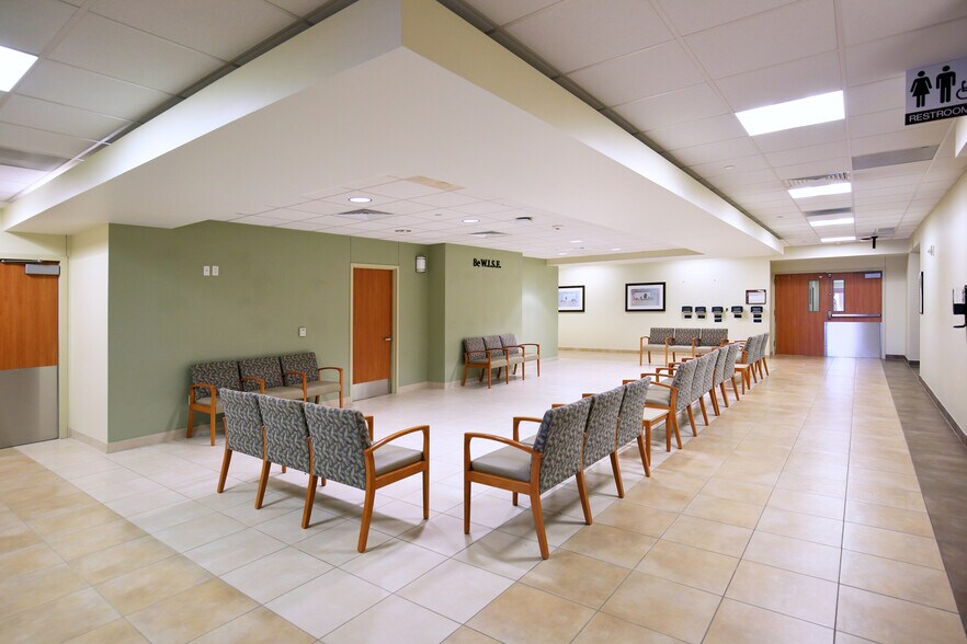 More Photos Of 1905 Doctors Hospital Dr, Bridgeport Healthcare For Sale