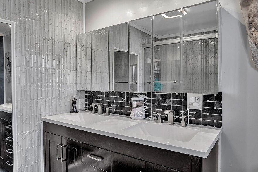 More Photos Of 2809 River Rd, Buffalo Flex For Sale