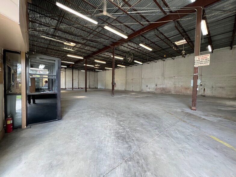 More Photos Of 2300 NW 34th Ave, Miami Warehouse For Sale