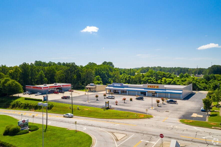 More Photos Of 200 E Louise St, Clarkesville Freestanding For Lease