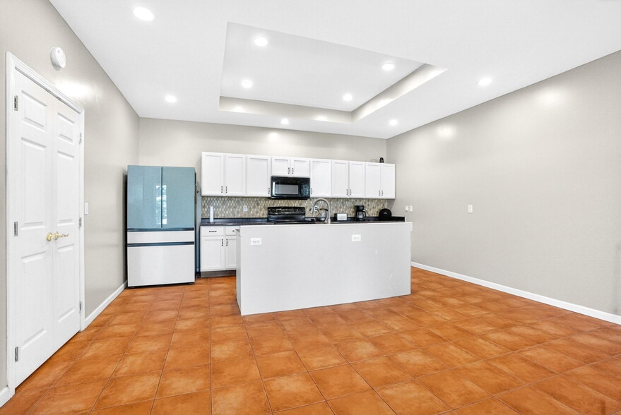 More Photos Of 1049 County Road 539, Valley Flex For Sale