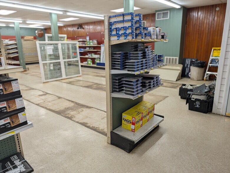 More Photos Of 612 Ball Street, Perry Storefront Retail Office For Sale
